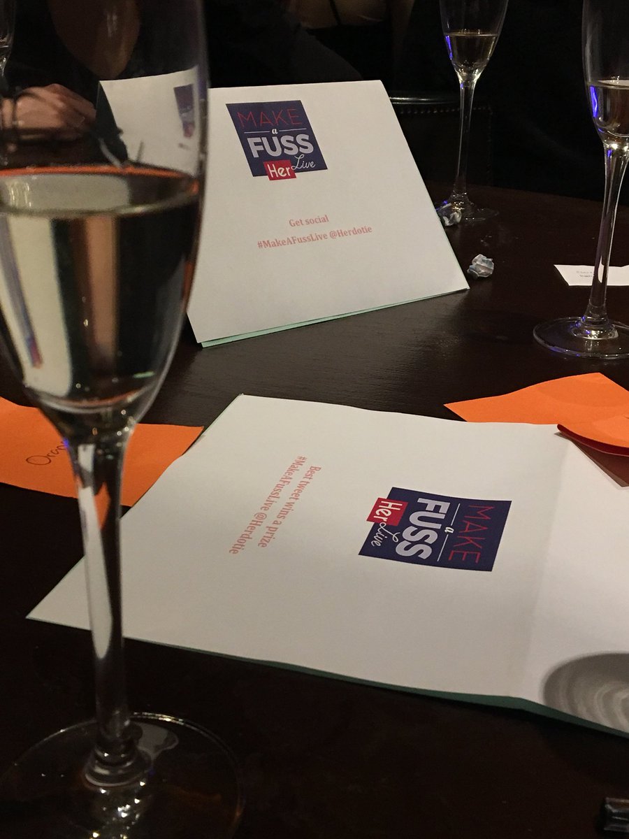 BibhinnJameson's tweet photo. Loving meeting fun, talented women at the #MakeAFussLive event with @Herdotie #tablequizfun https://t.co/2cDLMIzcfW