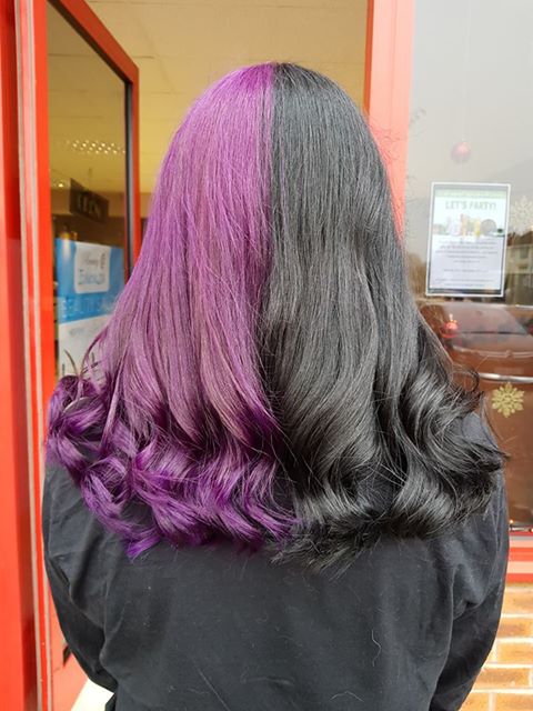 Essenzahair's tweet photo. Half and half for this lovely lady today using the fabulous Colour Dynamics Pic 1-Artificial light Pic 2-Daylight....
@Affinage_Hair https://t.co/i75wHkM7ZZ