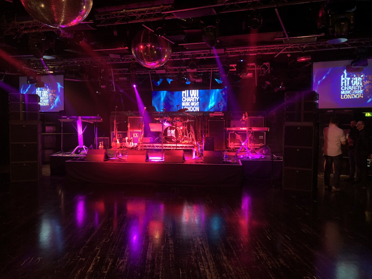 paulshadbolt's tweet photo. The stage is set, list of songs prepared and now counting down to 7pm. A big and growing crowd - let’s hope lots of money raised for @just4_children and @StepWithKyra @Overburyplc  @ShadboltDoors #OVmusicnight https://t.co/1EGGf6QvM4
