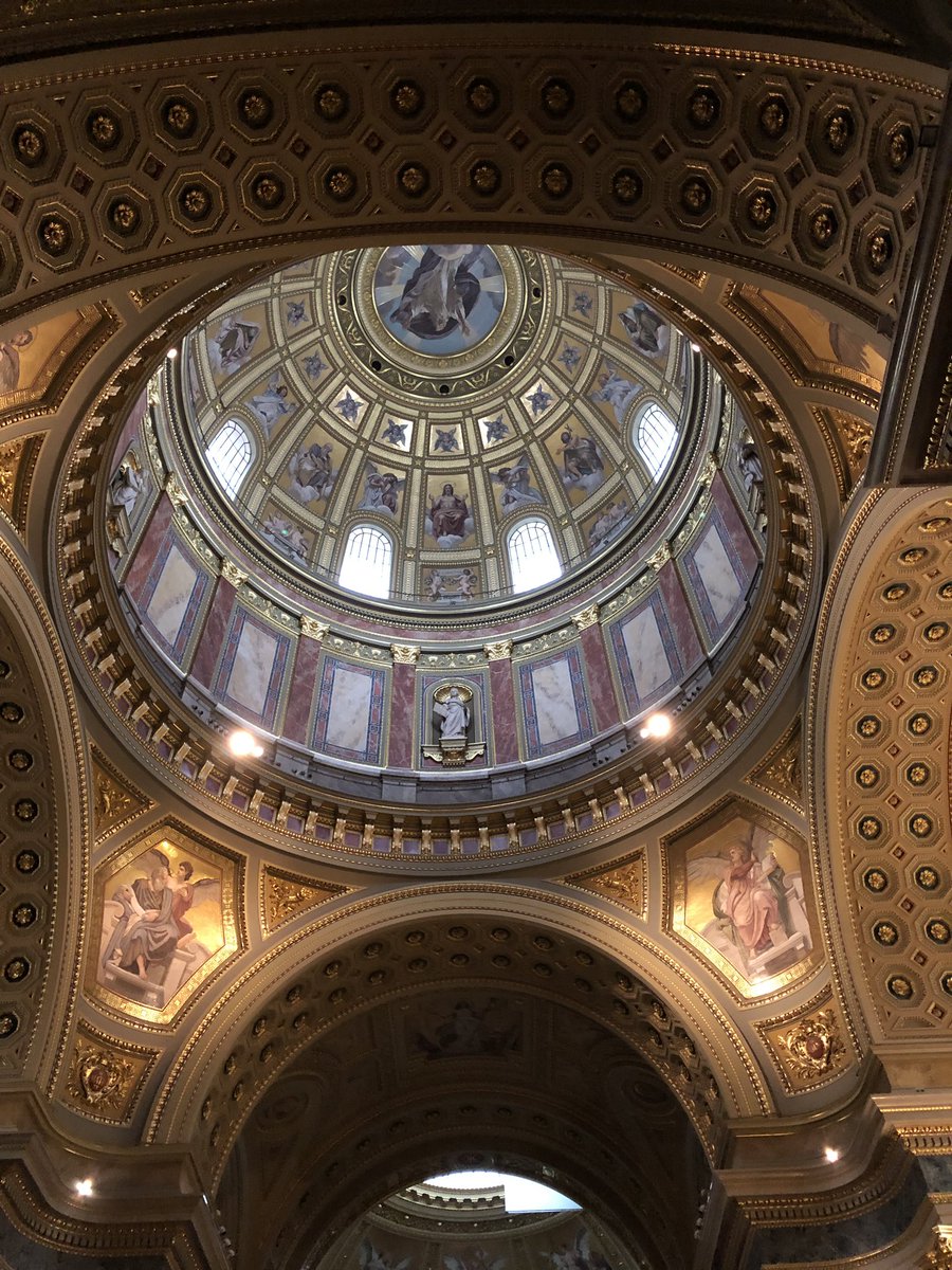 PressAisling's tweet photo. A little culture this evening with Bach, Schubert, Vivaldi 🎹🎼 @ststephanscathedral #budapest2018 #hungary #culture #music https://t.co/TmDh6x4ORh