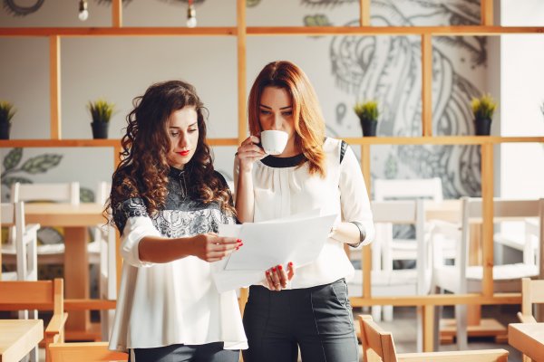 G100Chile's tweet photo. "Pese a que en los últimos años la participación femenina en el mundo laboral ha ido en aumento, aún existe una brecha importante por superar" dice @alemustakis, acerca del porcentaje de mujeres emprendedoras existentes en la actualidad. Vía @DFinanciero >>https://t.co/YUH0dxYHyx https://t.co/e2Lceqvdhz