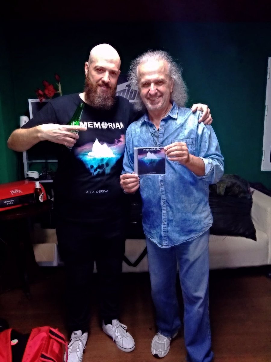 🎸¡ARMANDO DE CASTRO de BARON ROJO! Una leyenda del Rock ya tiene nuestro CD ¿A que esperas a hacerte con el tuyo?

🔥Vamos que quedan muuy pocos!!!

✅ sue-market.com/tiendadelrock/…
✅ Kiosko Tendillas y <a href="/KrakenStaff/">Cervecería KrakenMetalClub</a> 

#armandodecastro #inmemoriam #aladeriva #pillaelcd