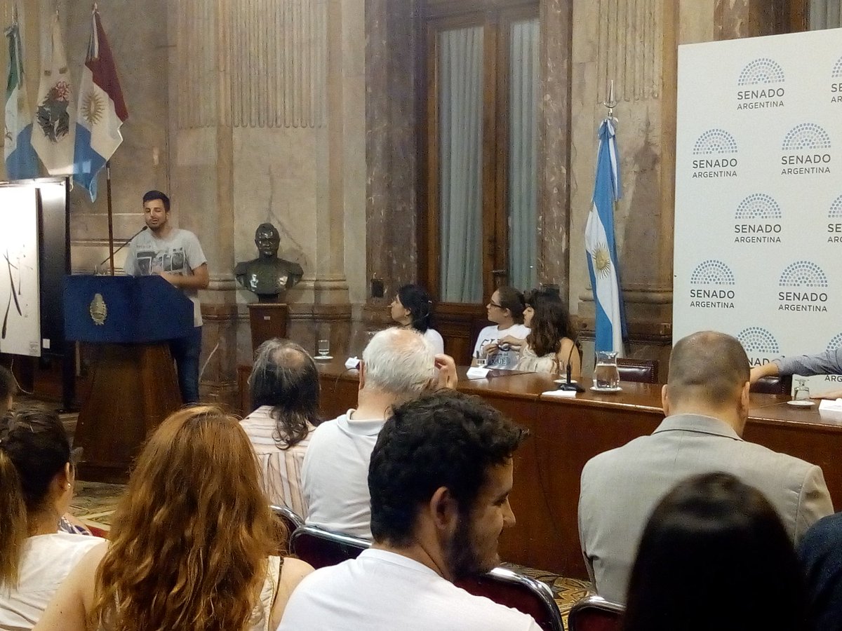 FUNDAV2017's tweet photo. #AHORA
Participamos de la Jornada "A 69 años de la Gratuidad en la Educación Superior", en @SenadoArgentina junto a lxs compañerxs del movimiento estudiantil, en el marco de la Campaña por la Ley de Derechos Estudiantiles

@GianlucaGP https://t.co/KWwAniFw8K
