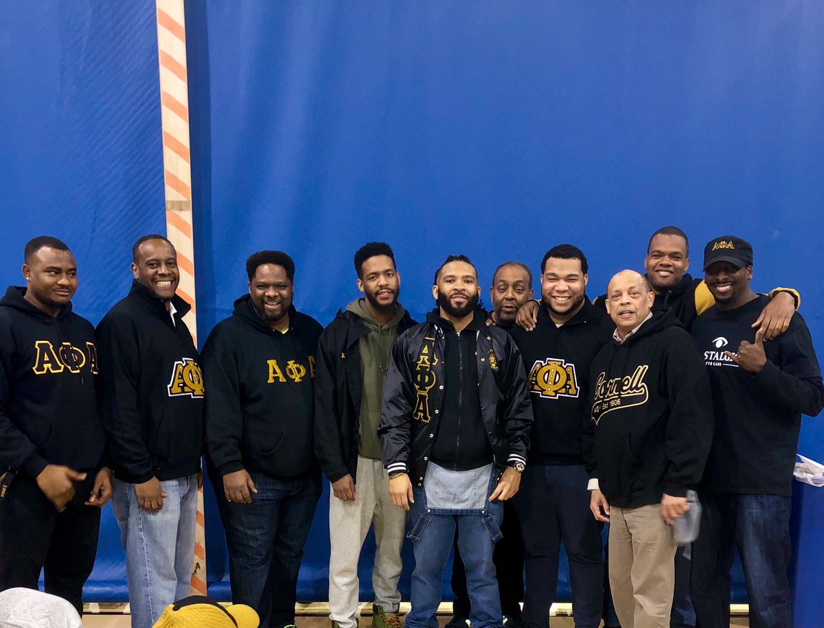 zol1956's tweet photo. The Brothers of the Zeta Omicron Lambda Chapter enjoyed serving our community at Omicron Delta Lambda’s Arms of Alpha! #ServantsOfAll 🤙🏽🤙🏾🤙🏿#HappyThanksgiving 🦃 🍽 https://t.co/RqICkak8wy