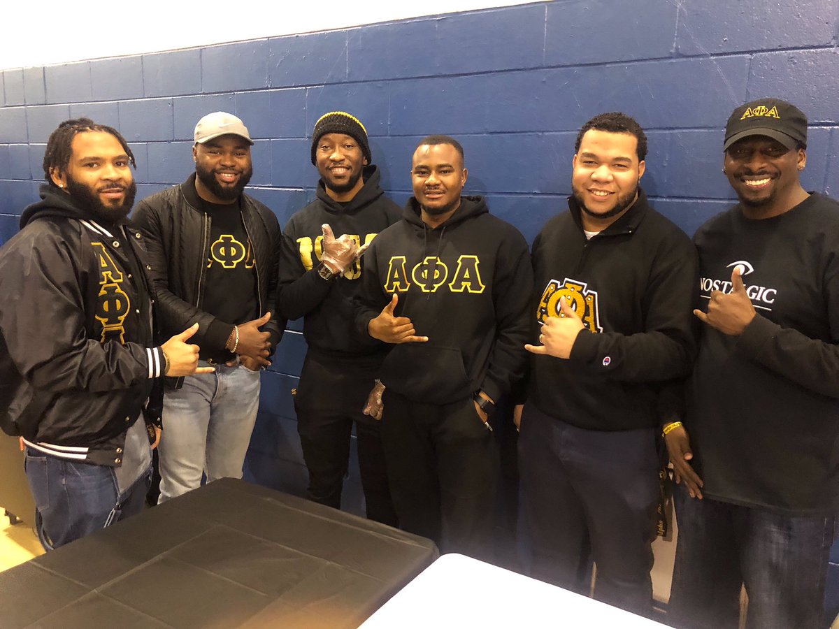 zol1956's tweet photo. The Brothers of the Zeta Omicron Lambda Chapter enjoyed serving our community at Omicron Delta Lambda’s Arms of Alpha! #ServantsOfAll 🤙🏽🤙🏾🤙🏿#HappyThanksgiving 🦃 🍽 https://t.co/RqICkak8wy