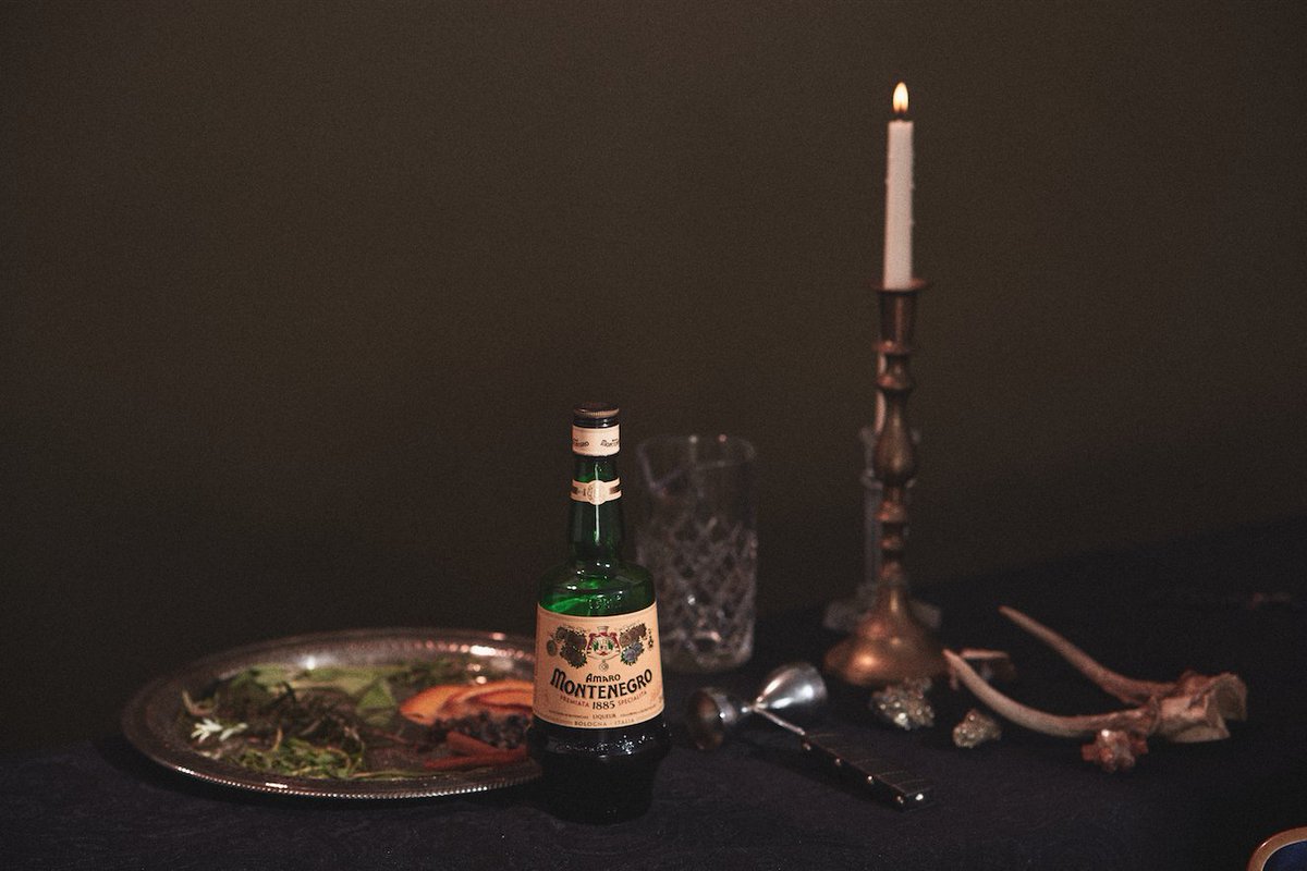 Keep your family close and your Monte closer this #Thanksgiving. #AmaroMontenegro #MakeItWithMonte