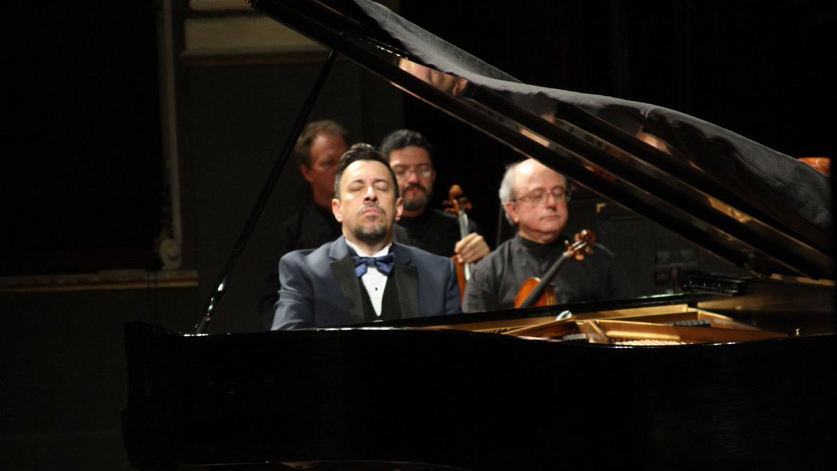 #Backstage, conocé un poco de la trayectoria en la música de Manuel Matarrita, pianist, un pianista costarricense que busca mantener vivo el legado de los compositores de Latinoamérica. 
bit.ly/2FzBFzd
#FeedBackCR