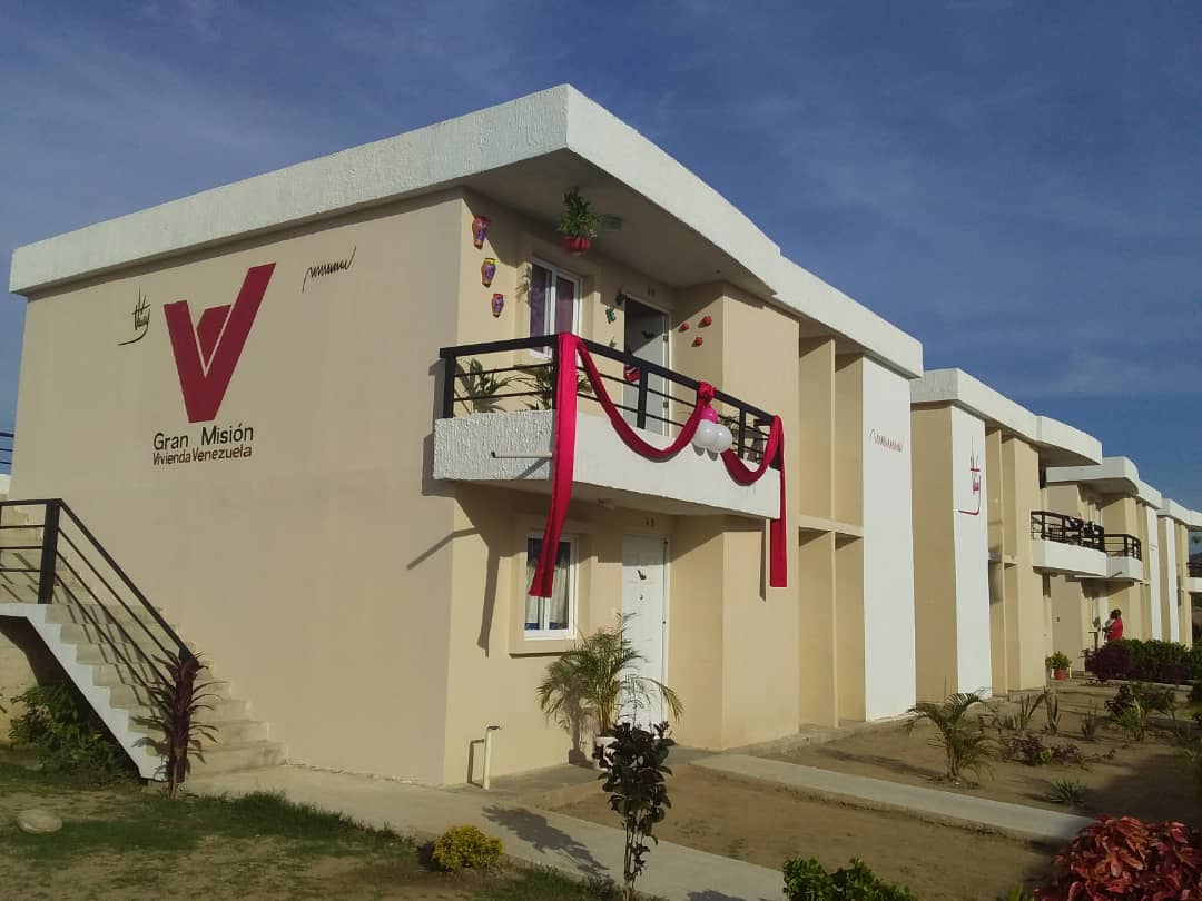 Minhvi_Oficial's tweet photo. #HOY → Min. @IMVillarroel: #Carabobo se viste de alegría con la #GMVV y el #JuevesDeVivienda
@NicolasMaduro 
#FitvenMotorEconómico https://t.co/jKy05uWCOG
