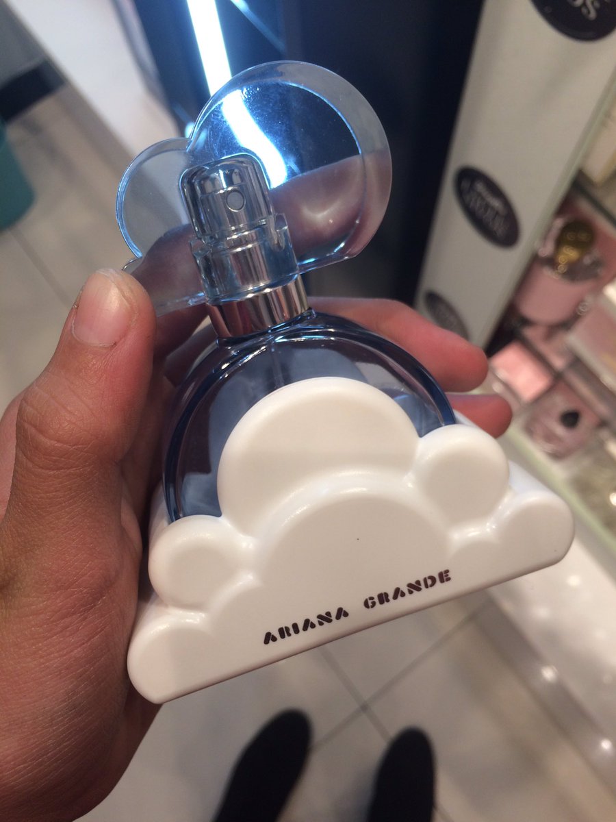 HapianaI's tweet photo. I am going to marry wearing this perfume! @ArianaGrande 🌨🌨🌨 #cloudperfume https://t.co/dpuhMJ3E6i