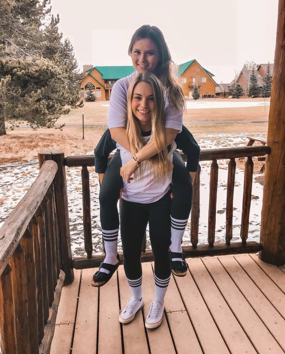 AXiD_ISU's tweet photo. grateful everyday for the lasting friendships this sisterhood has given us! Happy Thanksgiving from Alpha Xi Delta 💓💛🍂 https://t.co/kchvjpzdGc