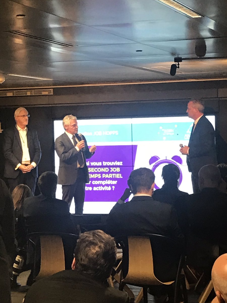 HelenePauvert's tweet photo. Remise du prix du #DRHNum2018 à la société @hopps par Raoul Mattei @Experis_France @ManpowerGroupFR  chez @joinstationf https://t.co/0em2XdVURc