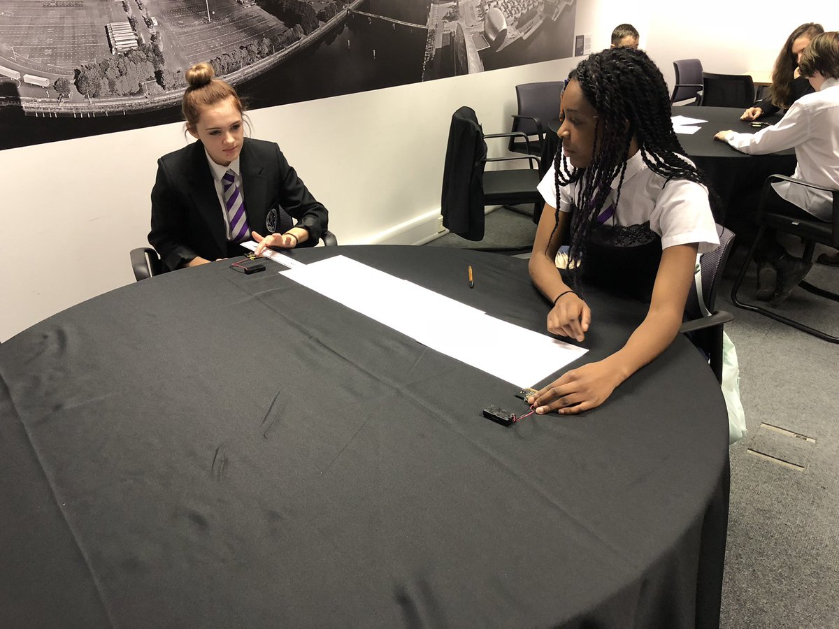 HelpMeMissB's tweet photo. Great morning learning about Radio Communications with S3 learners @gsc1 during #STEMFest2018 👍🏻 Thank you @UWSPhysics for delivering this session 🤩🙂 #Physics https://t.co/hJSwwOPb7W