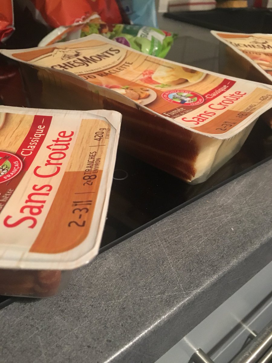 gog607's tweet photo. Euh.. @richesmonts_ quand on achète du sans croute. C’est pas pour avoir des croûtes :) sur 4 paquets achetés à @AuchanDriveFr, 4 avec des croûtes https://t.co/p95gUFqqi4