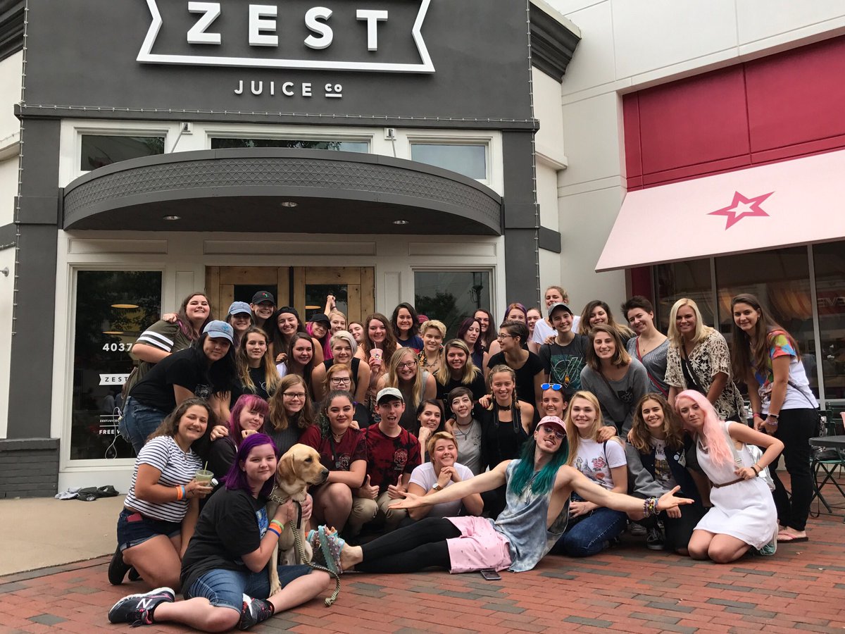 allisizzled's tweet photo. thankful for the music and the most wonderful people that ive met through it 💓 love you all with my whole heart. thanks for making my life an adventure https://t.co/os7Ww2cpvD