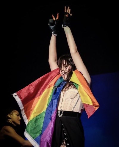 CabellosCamzi's tweet image. ❤️🧡💛💚💙💜