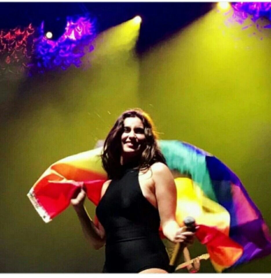 CabellosCamzi's tweet image. ❤️🧡💛💚💙💜