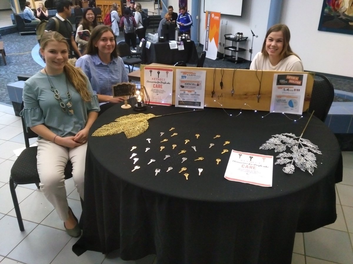 LederBiz's tweet photo. First year business students jumping into #entrepreneurship by selling personalized keys at our popup event @TheKingsU https://t.co/p5EPd2t1yU