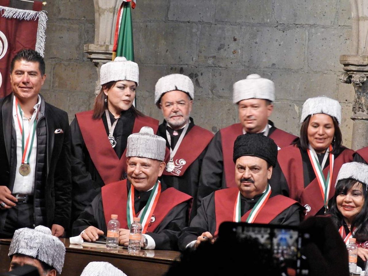 JoseMonroy2's tweet photo. Título "Doctor Honoris Causa"
#JoseMonroy #HonorisCausa https://t.co/na4InWZW2E