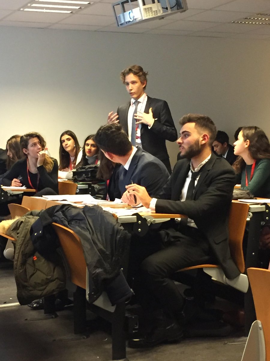 ENCBlomet's tweet photo. Prise de parole des élèves de l'#ENCblomet dans le cadre de la simulation sur le modèle des Nations Unies #FMUN. https://t.co/4jZvHVaHSV