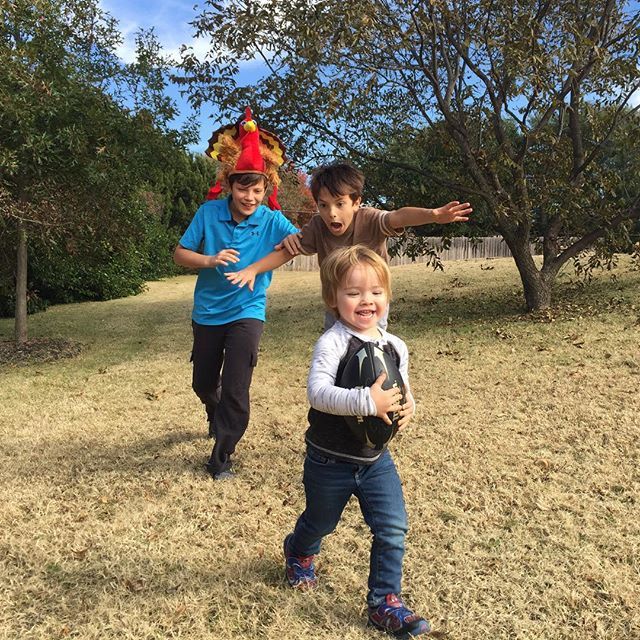 MarielandJoey's tweet photo. Living our best Thanksgiving life. #thanksgiving #family #cousins #leoembracingthejourney #football #optoutside https://t.co/GCiZgCKdEr https://t.co/JWOCHj7HFD