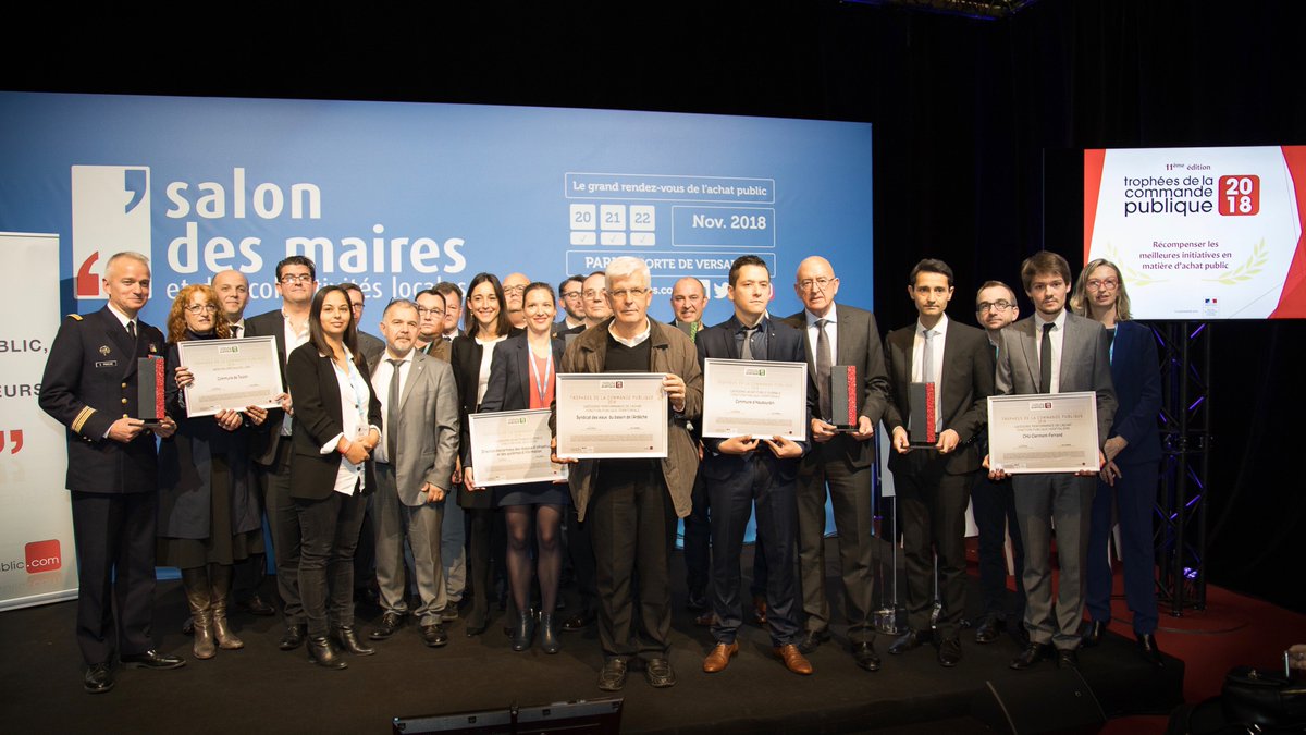 achatpublic_com's tweet photo. 📷 Les lauréats de la 11ème édition des Trophées de la #CommandePublique ! 🏆 #TCP18 #SMCL2018 ©Photo : Delphine Herriau https://t.co/8npBREM3VL https://t.co/HrfcqIFVQe