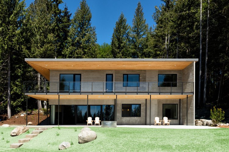 #TT to a concrete tilt-up project we supplied a few years ago by Summerhill Fines Homes on BC's Sunshine Coast. More details and photos of 'Passive Concrete Home' here: ow.ly/o8u030mIB1U #energyefficient #concreteconstruction