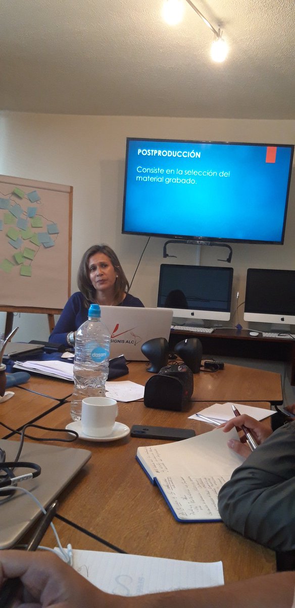 sebasansonf's tweet photo. Corre el tercer día del #COMMLabALC y hablamos sobre producción y lenguaje audiovisual, proyectando los contenidos que elaboraremos durante nuestra estancia en la #Amazonía ecuatoriana. Gracias Marianela Pinto y Mario Tapia. #Amazonízate #LaudatoSi #LaCasaComún https://t.co/LTkqQn2G56