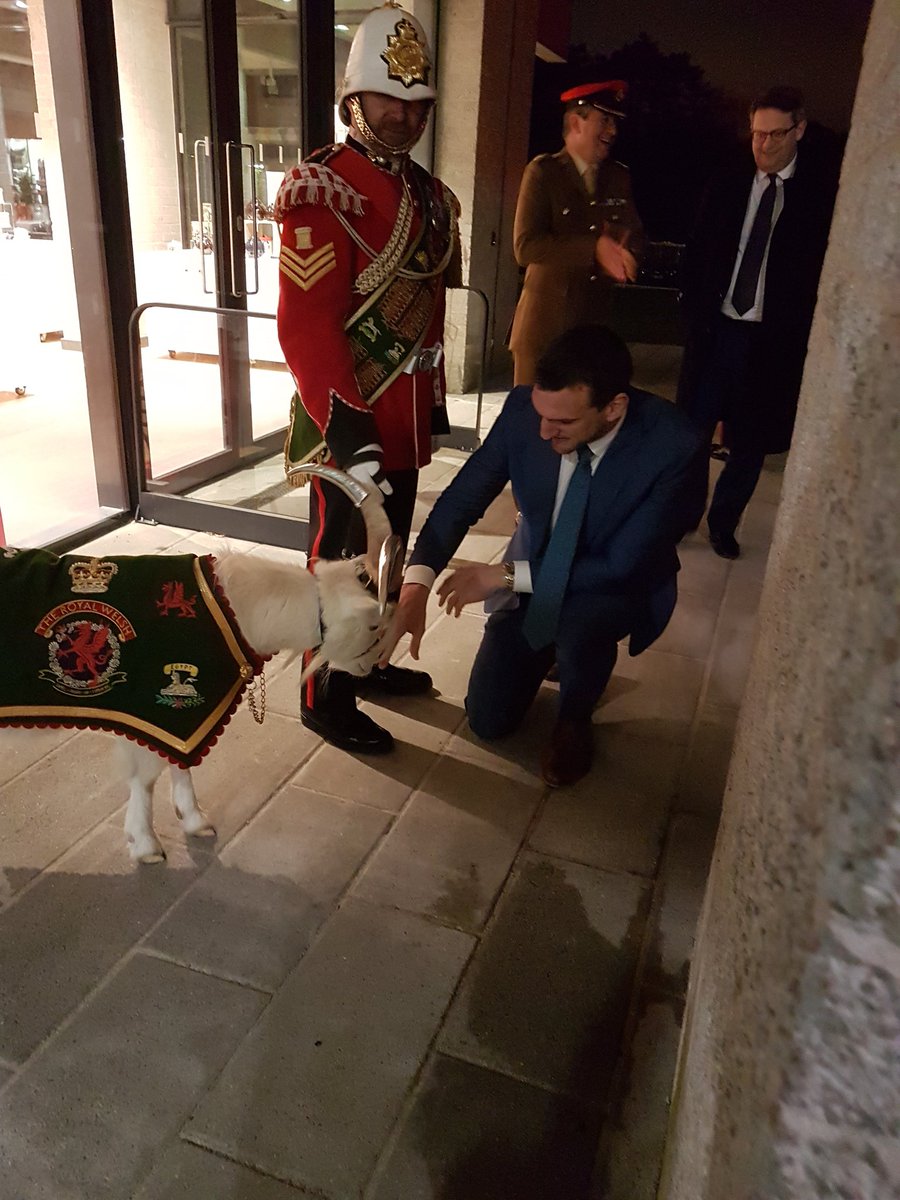 Great night #armedForcesinwalesawards2018 
Meeting my old mate <a href="/samwarburton_/">Sam Warburton</a>