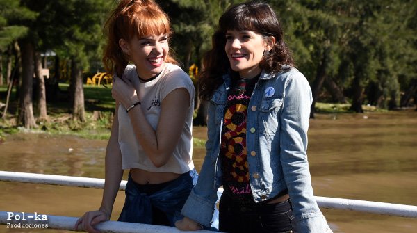 PolkaProd's tweet photo. Yo no buscaba a nadie y te vi 💞 #Flozmin #LasEstrellas https://t.co/OV8jqEabl6