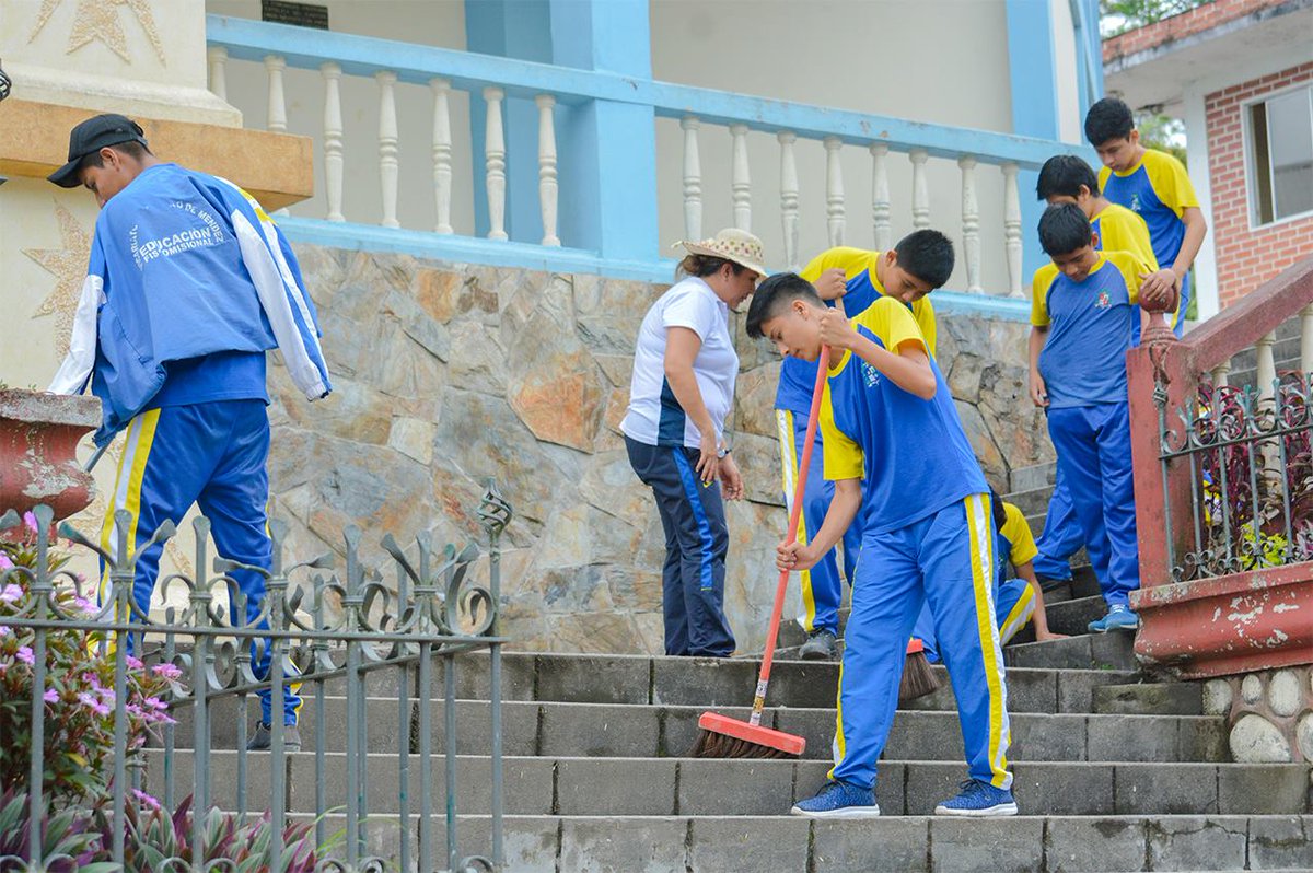 gadmli's tweet photo. Este jueves 22 de noviembre desde las 09H00 instituciones educativas, ciudadanía y el GAD Municipal de #LimónIndanza celebran a la Llave del Oriente participando de la #MingaCívica y #Embanderamiento de la ciudad. https://t.co/ojsJl8tlGD