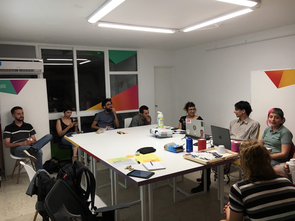 innovacionSF's tweet photo. ¡Sigamos promoviendo la #CulturaLibre! 👩‍💻👨‍💻 En el encuentro de co-formación sobre #LicenciasLibres a cargo de integrantes de #LaColaboradoraSFE conocimos repositorios gratuitos para alojar obras y aprendimos cómo compartirlas bajo licencia #CreativeCommons 👏🏽 https://t.co/rBNJwq2HMF