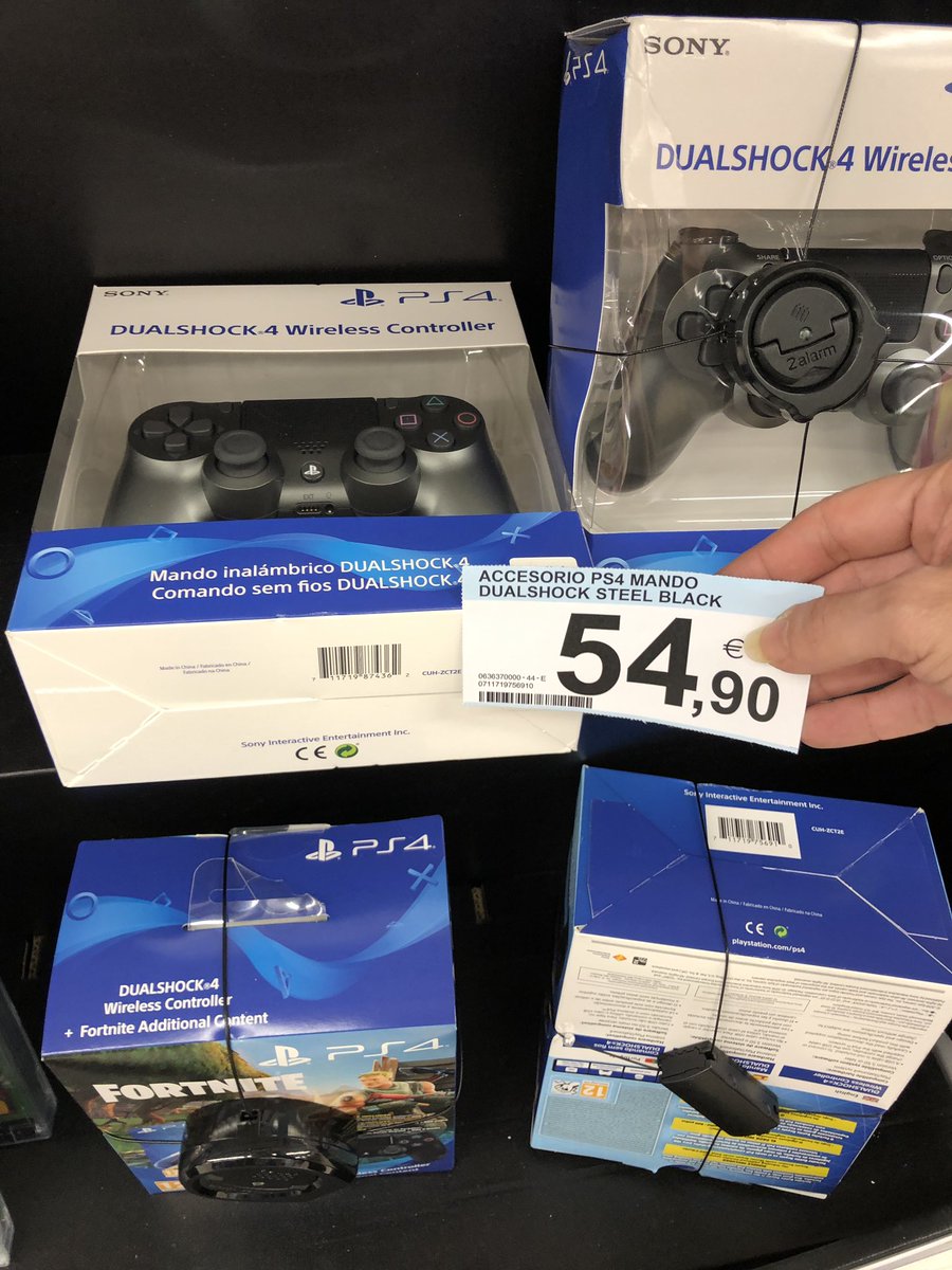 Eldelstanc's tweet photo. @CarrefourES Me podria explicar alguien por qué en Carrefour Cullera el DS4 steel black cuesta un precio y cuando pasas por caja cuesta 5€ mas? He intentado explicarlo en el dpto de electronica pero segun ellos,  el codigo de barras es de un accesorio que no tiene nada que ver https://t.co/6lQG9hzWwL