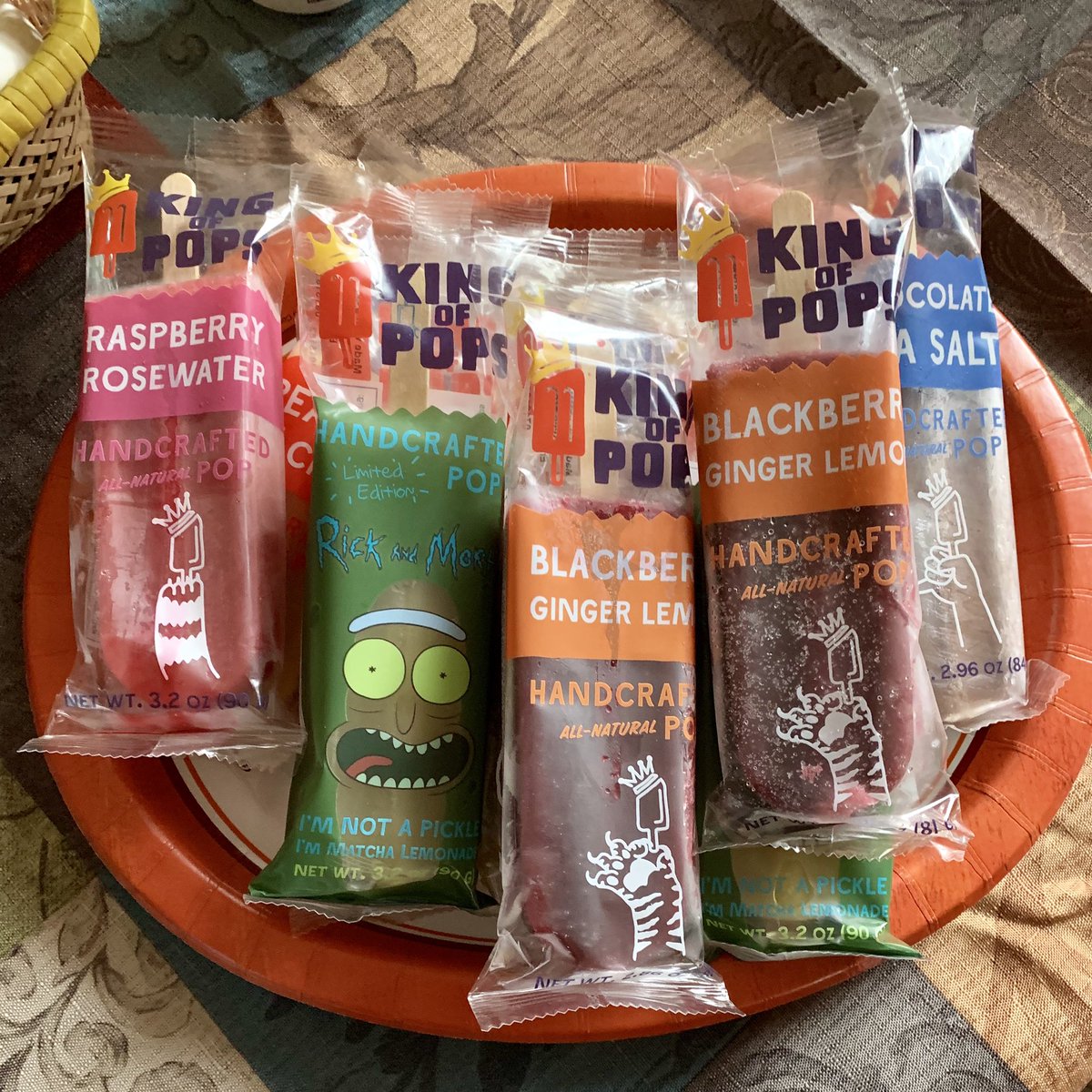bigwes's tweet photo. The perfect end to a perfect time with the fam. #HappyThankgiving @kingofpops #atlantaoriginal https://t.co/VOebBdcj49