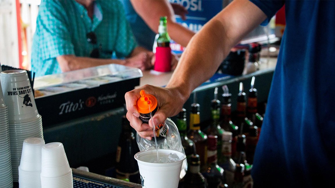 Our bartenders are ready to serve!
#bubbasloveshak #livemusic #food #drinks #views #marshwalk #fun #friends