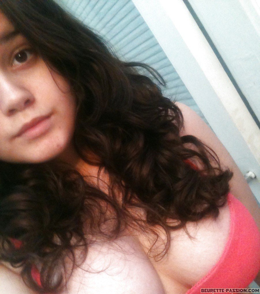 Beurette Passion в X: „Jeune beurette aux gros nichons!  t.coQiq9ZypiAf t.cohlanclYbkX“  X