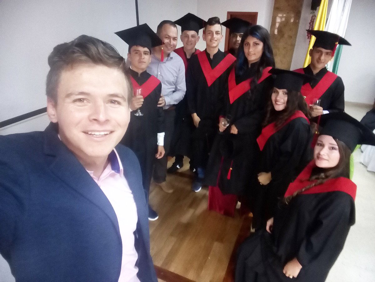 RuralCongreso's tweet photo. Empezamos a recibir las buenas nuevas de nuestras instituciones,#Coredi desde #Antioquia -Cocorná,hoy en ceremonias de grados bachilleres académicos. Gracias Germán Hernández por tu apoyo este año y mostrarnos de ustedes. #EducacionesRurales https://t.co/7wCXkNVlJS