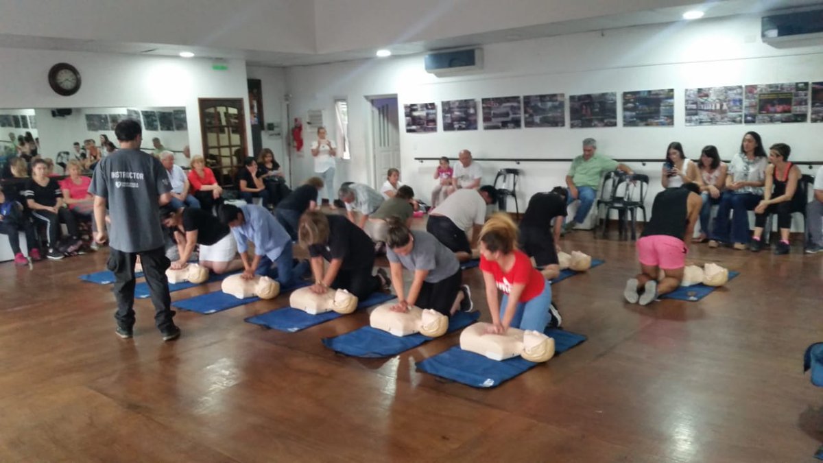 RCPTigre's tweet photo. Hace instantes terminamos la capacitación en #Rcp del Instituto Saravia. 50 nuevos reanimadores se suman a la lucha contra la #muertesúbita @MunicipioTigre 
Gracias @Gustavo24266955 ! https://t.co/XjFVSOhqN1