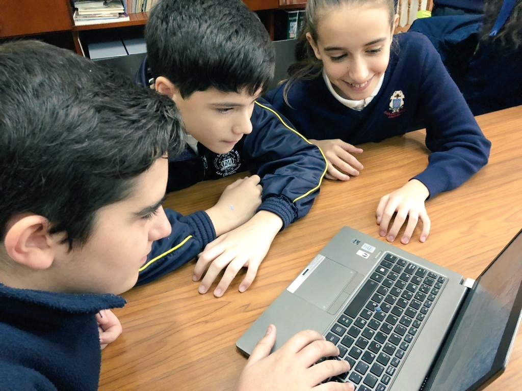 colefrancesas's tweet photo. Os presentamos el nuevo equipo Safa-Medios. Estos alumnos recibirán formación y acompañamiento en un proyecto de comunicación del colegio. Éste incluirá blog de noticias y radio-podcasting. Muy pronto anunciaremos la web y logo del equipo. ¡Grandes!🎙️📣#ColeFrancesas #SafaMedios https://t.co/WXWFFHNbHN