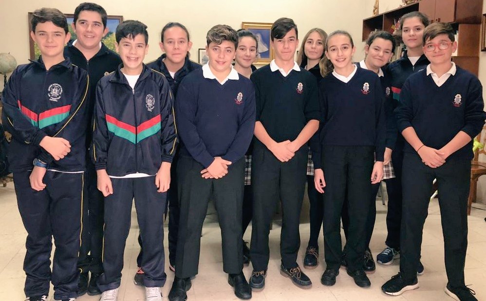 colefrancesas's tweet photo. Os presentamos el nuevo equipo Safa-Medios. Estos alumnos recibirán formación y acompañamiento en un proyecto de comunicación del colegio. Éste incluirá blog de noticias y radio-podcasting. Muy pronto anunciaremos la web y logo del equipo. ¡Grandes!🎙️📣#ColeFrancesas #SafaMedios https://t.co/WXWFFHNbHN