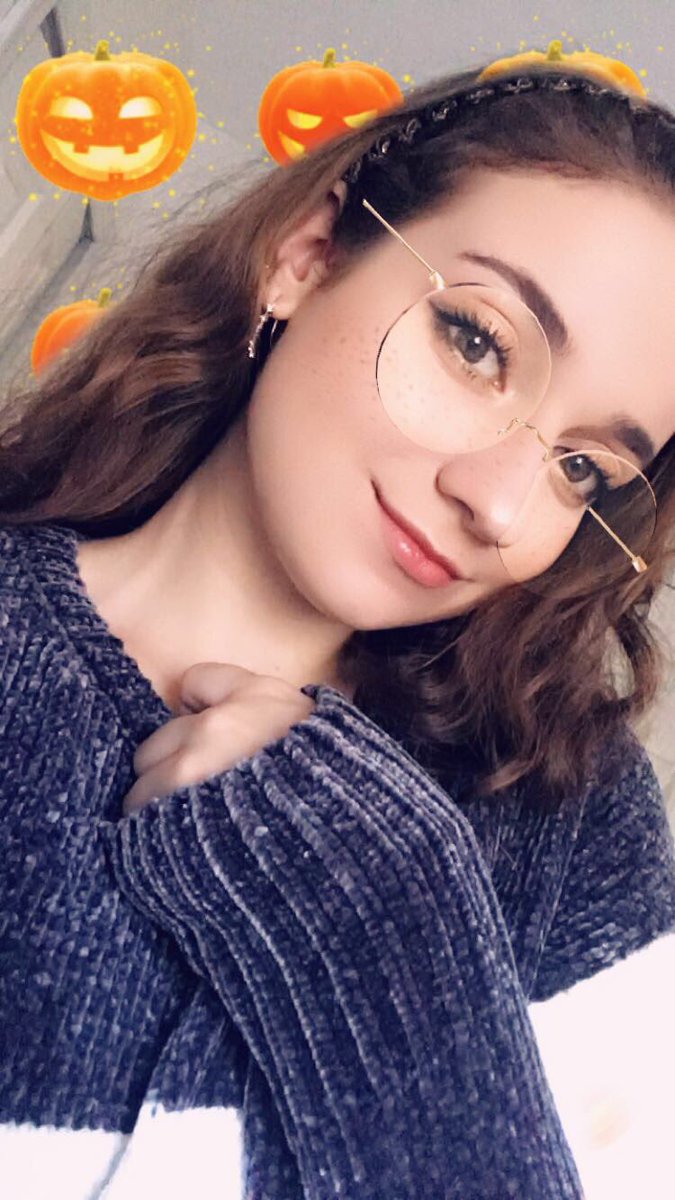 macaroon_joon's tweet photo. I think I'm cute.... HAPPY THANKSGIVING TO ALL OF MY BIASES AND MY MUTUALS! Much love to you all- eat lots! 🍂🍽🍁🦃☺️💕💜💜💜 #BTSARMY #HappyThanksgiving #Thankful #Blessed #Twitterismylife #Namjooncomeback #ILoveJooheon https://t.co/cv7i7yPYTB