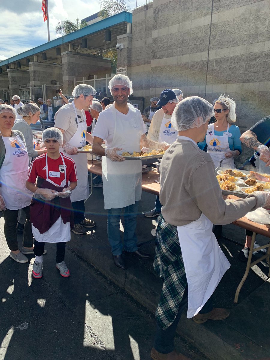 ProMedSPINE's tweet photo. Our very own Dr. Peyman Gravori gave thanks this #Thanksgiving and volunteered with the @midnightmission in Los Angeles to help feed the homeless: https://t.co/0L37NlSv11