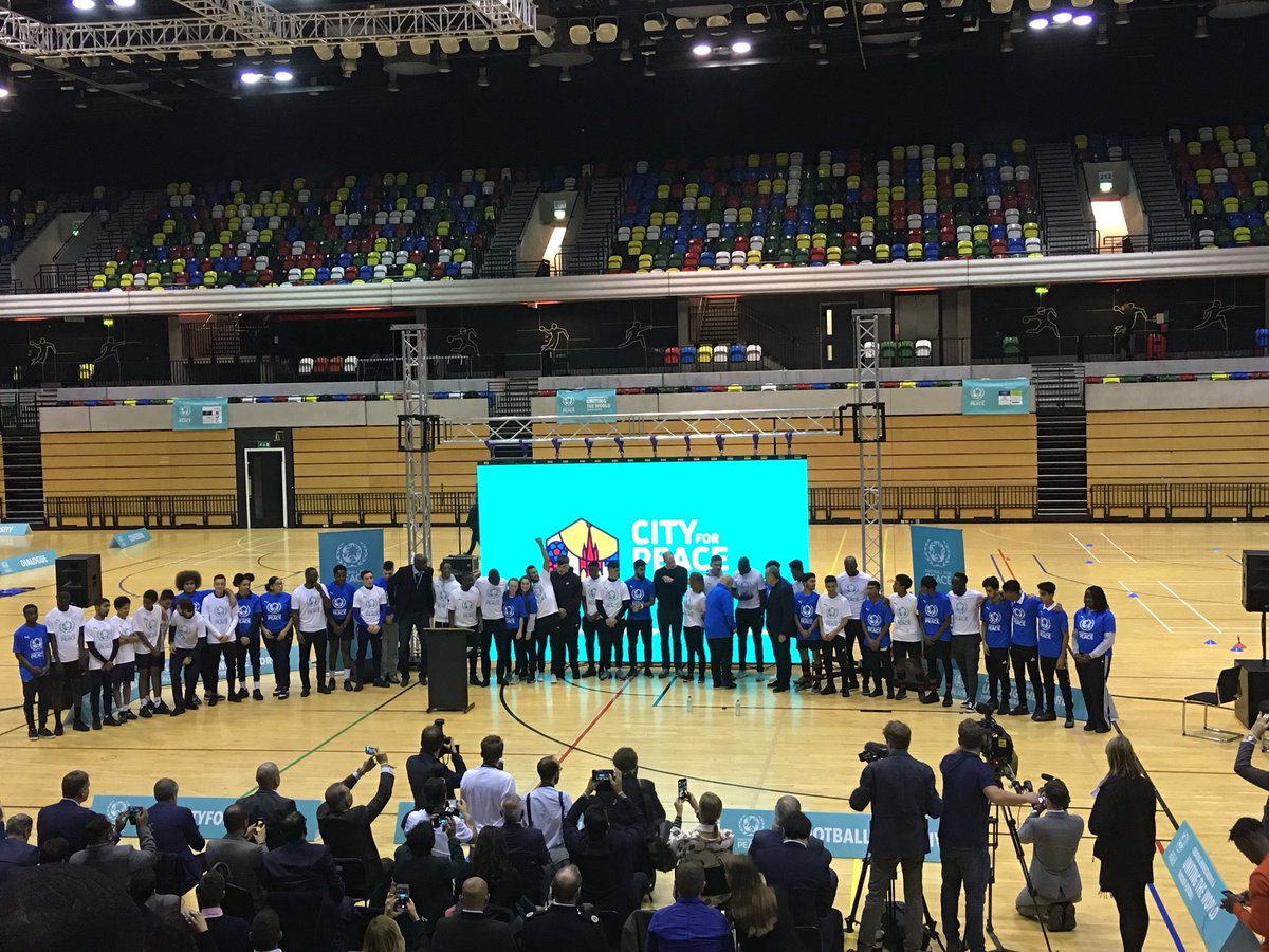 FaithAssociates's tweet photo. Great to be apart of @FfP_Global #footballsaveslifes #citiesforpeace event today. Brilliant to see so many young leaders a part of a brilliant initiative. Great to hear from The Duke of Cambridge @KensingtonRoyal & see footballers such as @MesutOzil1088 @mathieuflamini supporting https://t.co/oNpLQIJsXz