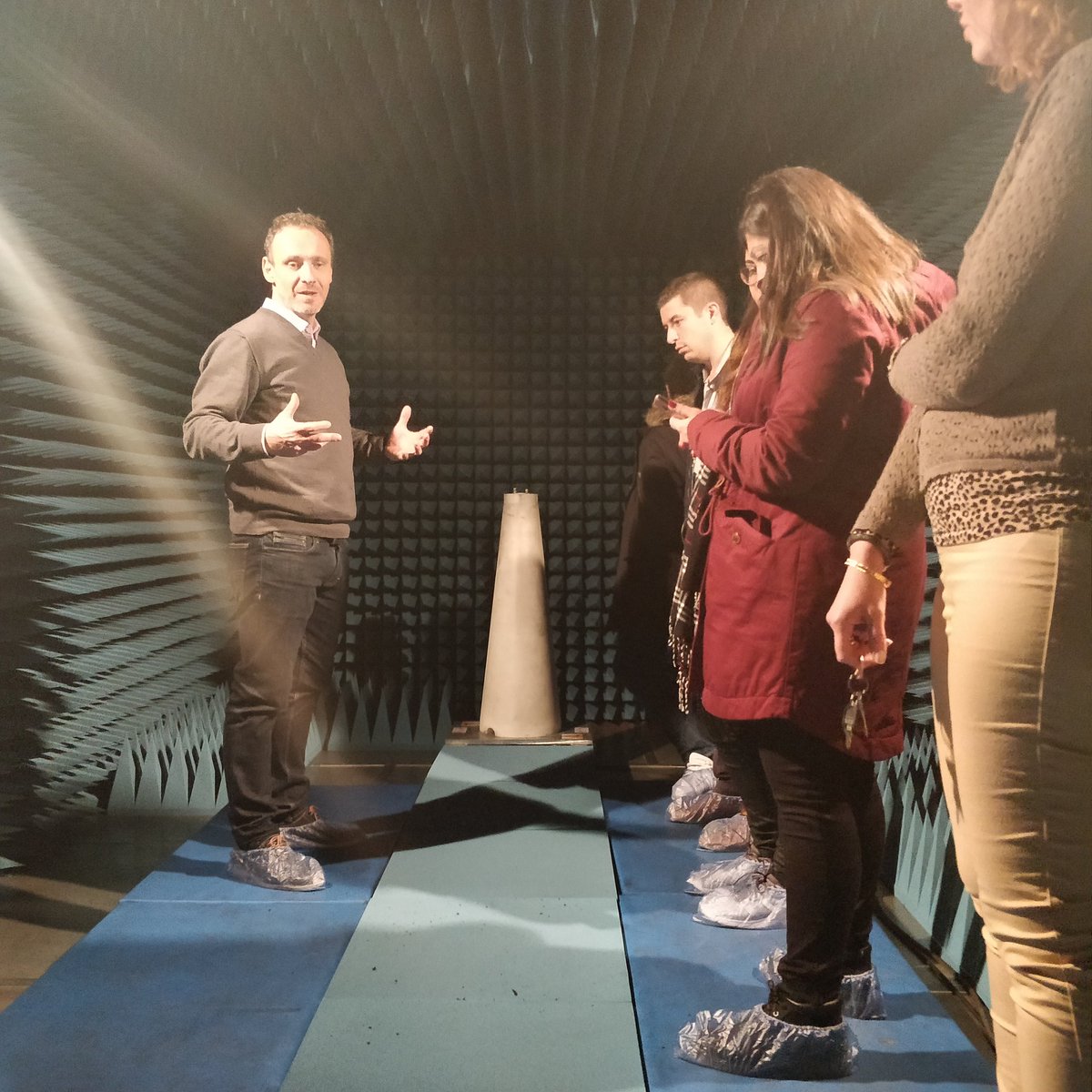 DevEcho's tweet photo. #FUTUREDays Un grand merci à M. Laheurte pour son accueil au sein des installations d' #Esycom le laboratoire de référence sur les systèmes de #communication, #capteurs et #microsystèmes https://t.co/SEfy8iK8WT #rfid #upem #dansle77 https://t.co/63Lm5B6DoL