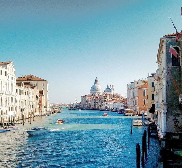 wunderlander030's tweet photo. Bella Venezia. Cannot get enough of you. Worth a visit even in Winter time 😍
#passportready #travelphotography #travelblogger #veniceitaly #Venice #visititaly #venedig #reiseblogger #reiselust #wunderlander #cityphotography #lagoon #travelgram #picof… https://t.co/e2tJ2vkjtd https://t.co/3AJcFN4y4m