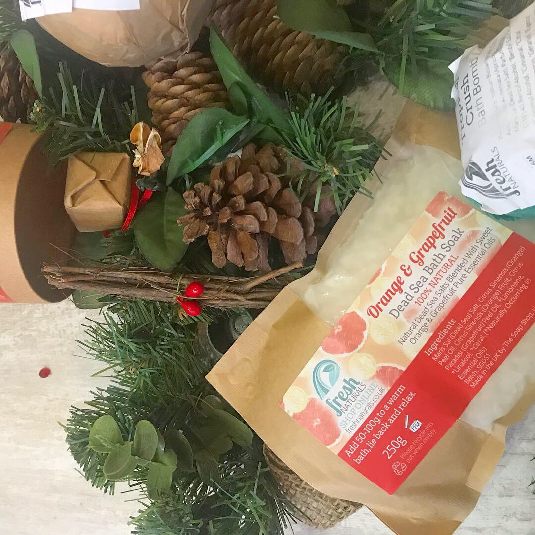 Our #CHRISTMAS #COMPETITION launches today🎄✨🎄 Win this bundle of bath treats worth over £30. 
#follow &amp; #retweet to enter
Get extra entries on Instagram &amp; Facebook. Ends 13/12/18. UK ONLY. Full Ts&amp;Cs at freshnaturals.co.uk/competitions

#vegan #handmade #giveaway #freebiefriday #xmas