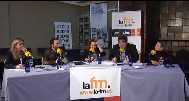 jaimealvarezgal's tweet photo. Compañeros @rsaezabascal, @PacoMugica @lavozdelsures, Mercedes Prieto, @emiliomcanas @diariodejerez, gracias por aceptar la invitación de laFM radio para contextualizar el #2D18 y por hacer un hueco en vuestras agendas...que no son pequeñas. https://t.co/6TvbRoF2wt