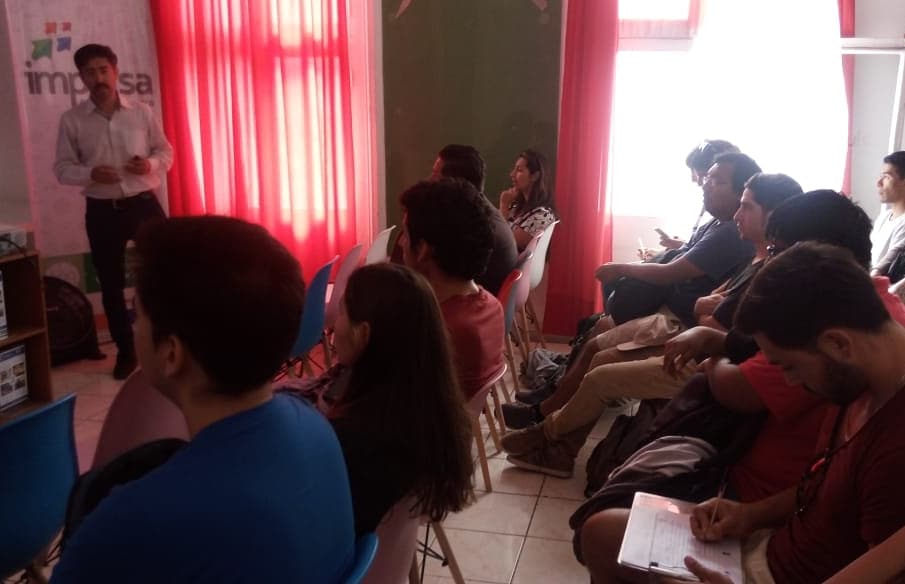 ImpulsaCowork's tweet photo. Punto MIPE de @sercoteciquique Tarapacá realiza charla para emprendedores asesorando y entregando información y orientación para el desarrollo de sus negocios.
#Cowork @CorfoTarapaca @CorporacionTar https://t.co/kXMHW2L7Qb