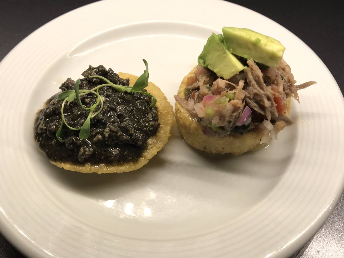 Segundo día en <a href="/MillesimeMexico/">MillesimeMéxico</a> empiezo #MyExperienceGNP con la cocina de <a href="/AquilesChavez/">Aquiles Chavez</a> y la de <a href="/chefDcm/">David Cetina Medina</a> ¿qué más puedo pedir? ¿Croqueta de erizo y sesos ó mini salbut con relleno negro? ¿Sabes de qué chef es cada plato?