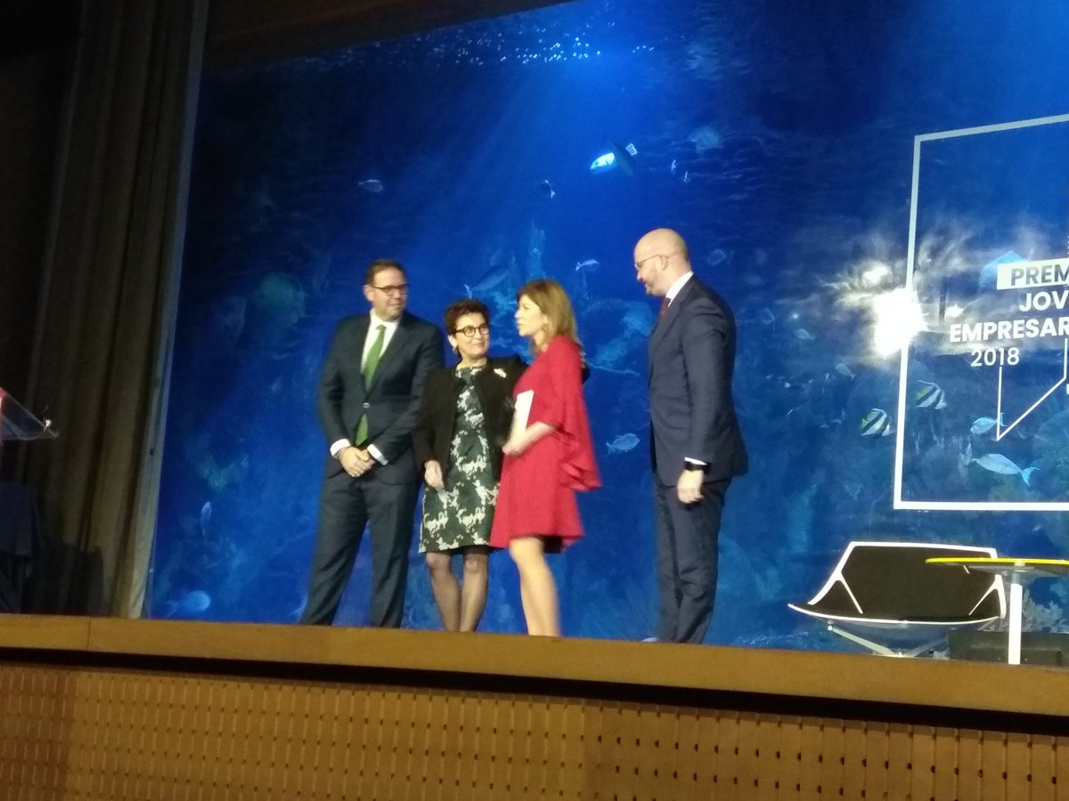isabel_ibor's tweet photo. Enhorabuena a Carmen Tarín por ser la ganadora del Premio Joven Empresaria Valencia 2018! @IEM_BS 👏👏👏 
#PJEValencia2018 @AJEValencia https://t.co/X5ITBbi28T