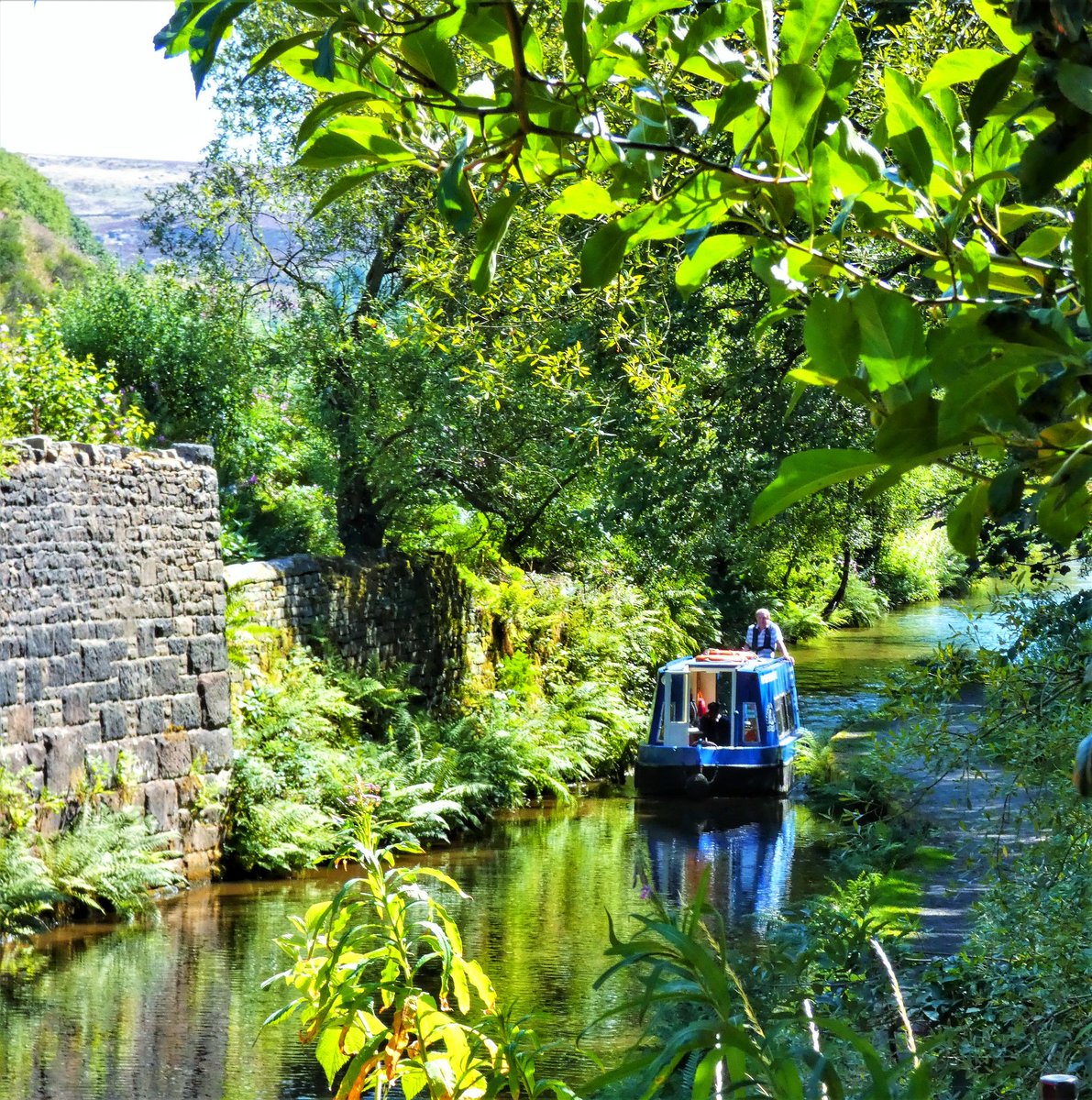 julesHunterPho1's tweet photo. @ViewYorkshire Marsden Canal on a beautiful Summers day!. https://t.co/9oDdJ3Ipxb
